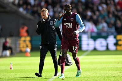 171026 - Swansea City v West Ham United - Sky Bet Championship - Mohamadou Kante of West Ham leaves the field after going down