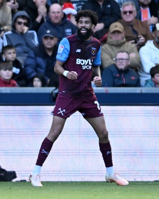 171026 - Swansea City v West Ham United - Sky Bet Championship - Pablo of West Ham scores a goal