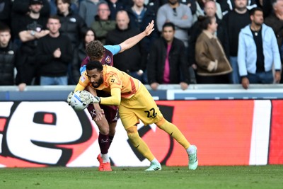 171026 - Swansea City v West Ham United - Sky Bet Championship - Lawrence Vigouroux of Swansea City wins the ball
