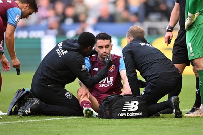 171026 - Swansea City v West Ham United - Sky Bet Championship - Max Kilman of West Ham goes down injured