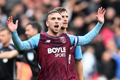171026 - Swansea City v West Ham United - Sky Bet Championship - Jarrod Bowen of West Ham celebrates at full time