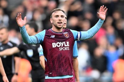 171026 - Swansea City v West Ham United - Sky Bet Championship - Jarrod Bowen of West Ham celebrates at full time