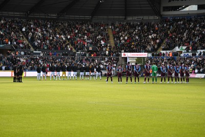 171026 - Swansea City v West Ham United - Sky Bet Championship - Both sides hold a minutes silence for the Aberfan disaster 
