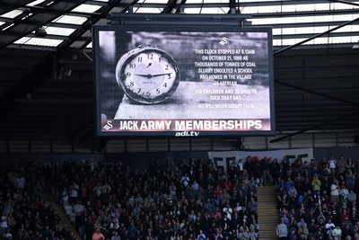 171026 - Swansea City v West Ham United - Sky Bet Championship - Both sides hold a minutes silence for the Aberfan disaster 