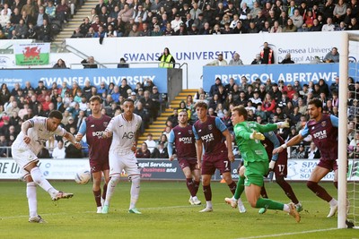 171026 - Swansea City v West Ham United - Sky Bet Championship - Ben Cabango of Swansea City has a shot at goal
