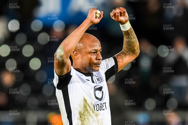180120 - Swansea City v Wigan Athletic, SkyBet Championship - Andre Ayew of Swansea City reacts to fans 