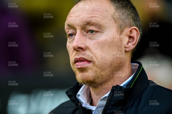180120 - Swansea City v Wigan Athletic, SkyBet Championship - Swansea Manager, Steve Cooper looks on 