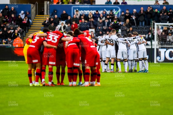 180120 - Swansea City v Wigan Athletic, SkyBet Championship -Team huddles ahead of kick off 