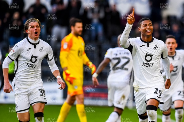 180120 - Swansea City v Wigan Athletic, SkyBet Championship - Rhian Brewster of Swansea City Celebrates his goal