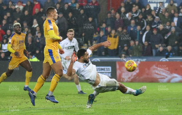 291218 - Swansea City v Wigan Athletic, SkyBet Championship - Cameron Carter-Vickers of Swansea City fails to take a chance to score in front of goal in the final minutes of the match