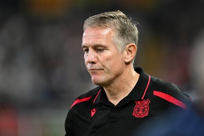 050926 - Swansea City v Wrexham - Sky Bet Championship - Phil Parkinson, Wrexham Manager