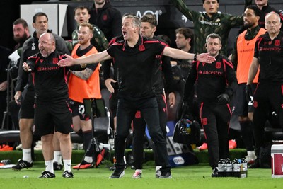 050926 - Swansea City v Wrexham - Sky Bet Championship - Phil Parkinson, Wrexham Manager and his bench appeal after an incident 
