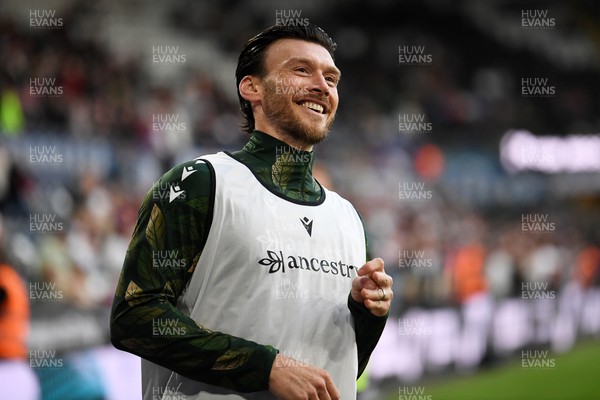 050926 - Swansea City v Wrexham - Sky Bet Championship - Kieffer Moore of Wrexham gestures to the Swansea fans during the warmup