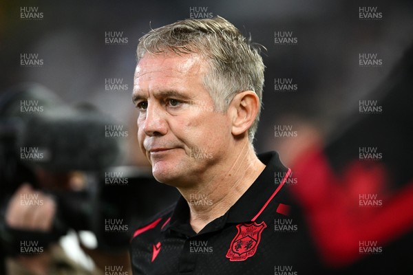 050926 - Swansea City v Wrexham - Sky Bet Championship - Phil Parkinson, Wrexham Manager