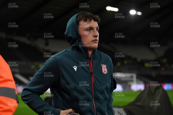 191225 - Swansea City v Wrexham - Sky Bet Championship - Nathan Broadhead of Wrexham arrives at the stadium