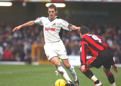 010105 - Swansea City v Yeovil Town - Swansea's Sam Ricketts tries to get past Kevin Gall