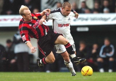 010105 - Swansea City v Yeovil Town - Swansea's Andy Robinson fends off the flying Darren Way