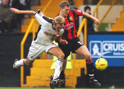 010105 - Swansea City v Yeovil Town - Swansea's Paul Connor tries to get ahead of Scott Guyett