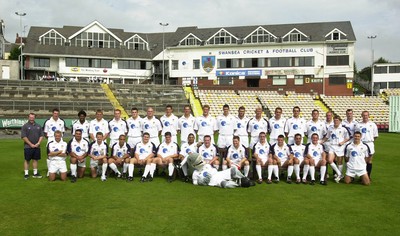 150801 - Swansea RFC Squad 2001-02 - With mascot 