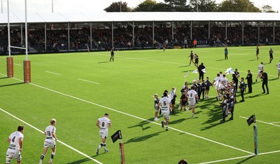 101026 Swansea RFC v Ebbw Vale, Super Rugbi Cymru - Swansea run out at start of the match