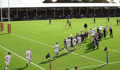 101026 Swansea RFC v Ebbw Vale, Super Rugbi Cymru - Swansea run out at start of the match
