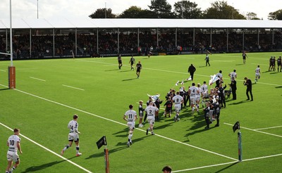 101026 Swansea RFC v Ebbw Vale, Super Rugbi Cymru - Swansea run out at start of the match