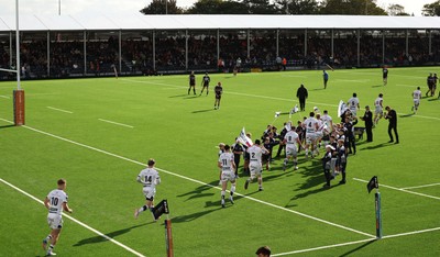 101026 Swansea RFC v Ebbw Vale, Super Rugbi Cymru - Swansea run out at start of the match