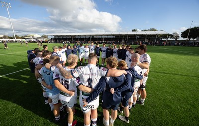 101026 Swansea RFC v Ebbw Vale, Super Rugbi Cymru - Swansea huddle up at the end of the match