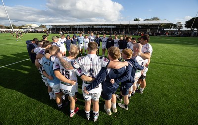 101026 Swansea RFC v Ebbw Vale, Super Rugbi Cymru - Swansea huddle up at the end of the match