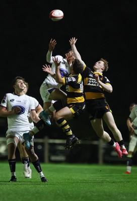 021025 - Swansea RFC v Newport RFC, Super Rygbi Cymru - Swansea and Newport compete for the high ball