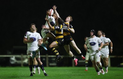 021025 - Swansea RFC v Newport RFC, Super Rygbi Cymru - Swansea and Newport compete for the high ball