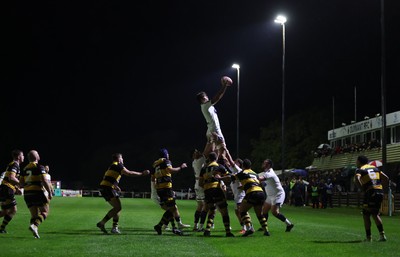 021025 - Swansea RFC v Newport RFC, Super Rygbi Cymru - Swansea take the line out