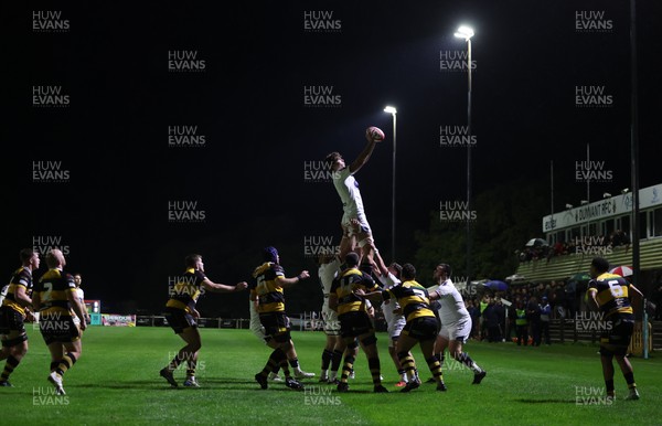 021025 - Swansea RFC v Newport RFC, Super Rygbi Cymru - Swansea take the line out