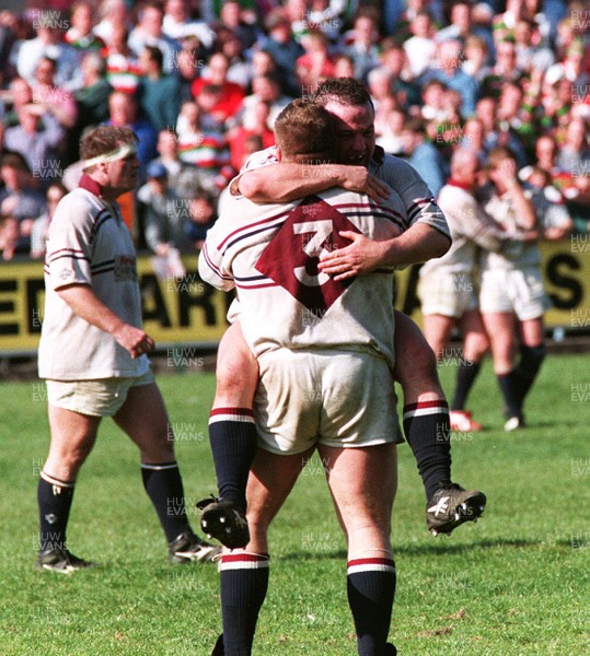 120497 - Swansea v Ebbw Vale - Garin Jenkins celebrates with Stuart Evans