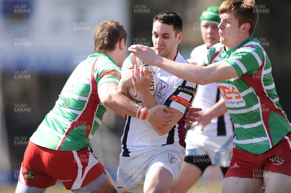 060413 - Swansea v Llandovery - Principality Premiership -Rhys Williams of Swansea is tackled by Aaron Warren and Mathew Jacobs of Llandovery 