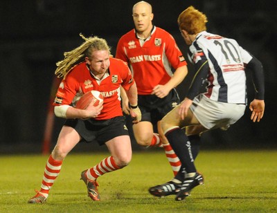 12.03.10 - Principality Premiership Rugby, Swansea v Pontypridd Ponty's Wayne O'Connor looks for a way through 