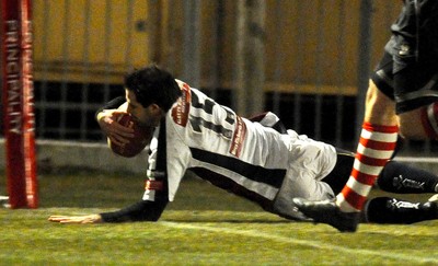 12.03.10 - Principality Premiership Rugby, Swansea v Pontypridd Swansea's Ricky Williams scores a try 