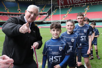 210324 - Swansea Valley v Mynydd Mawr - Welsh Schools Junior Group U11 DC Thomas Bowl Final - Players receive medals   