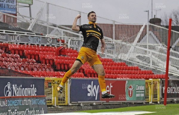 081218 - Swindon Town v Newport County, Sky Bet League 2 - Padraig Amond of Newport County celebrates scoring his side's first goal