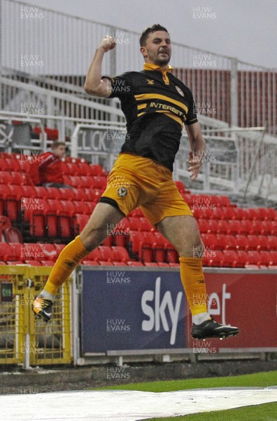 081218 - Swindon Town v Newport County, Sky Bet League 2 - Padraig Amond of Newport County celebrates scoring his side's first goal