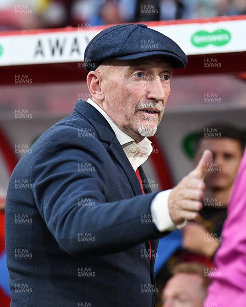 220926 - Swindon Town v Newport County - EFL Trophy -  Ian Holloway, Swindon Manager