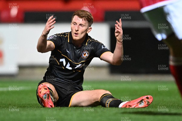 220926 - Swindon Town v Newport County - EFL Trophy -  Ged Garner of Newport County appeals