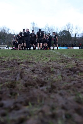 201225 - Taffs Well v Pentyrch - Admiral National League 2 East Central - Team huddle