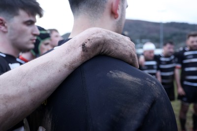 201225 - Taffs Well v Pentyrch - Admiral National League 2 East Central - Team huddle
