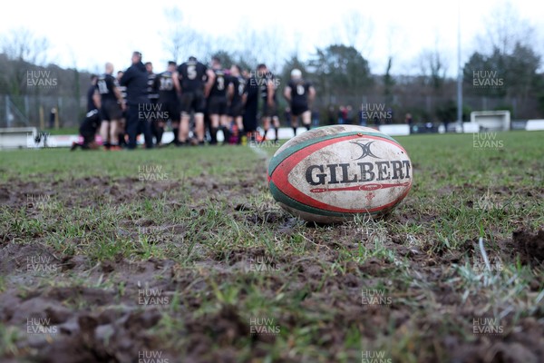 201225 - Taffs Well v Pentyrch - Admiral National League 2 East Central - Team huddle
