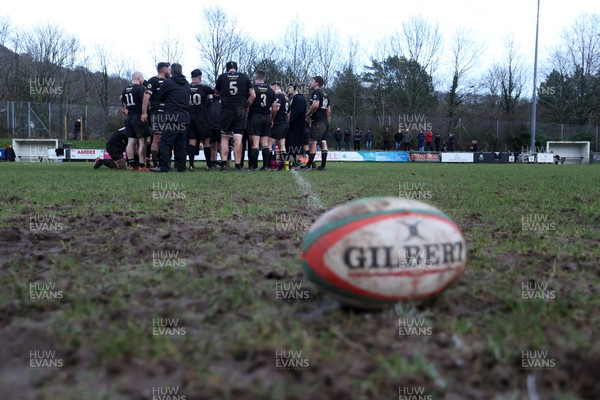201225 - Taffs Well v Pentyrch - Admiral National League 2 East Central - Team huddle