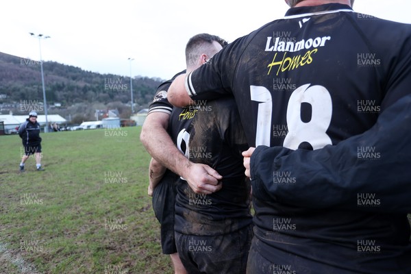 201225 - Taffs Well v Pentyrch - Admiral National League 2 East Central - Team huddle