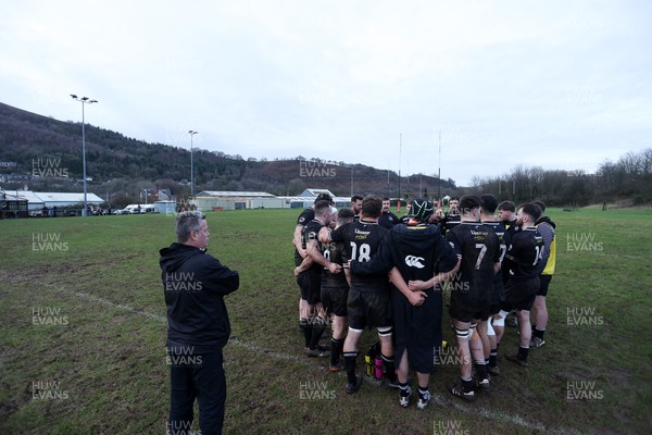 201225 - Taffs Well v Pentyrch - Admiral National League 2 East Central - Team huddle