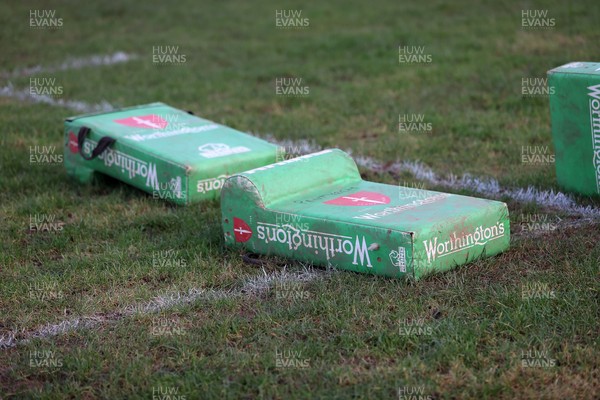 201225 - Taffs Well v Pentyrch - Admiral National League 2 East Central - Tackle pad