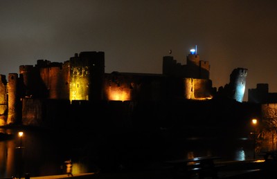 091209 - Doctor Who Filming - Local people in Caerphilly were stunned last night (Tues) when the 'Tardis' appeared on one of the towers at Caerphilly Castle in S Wales